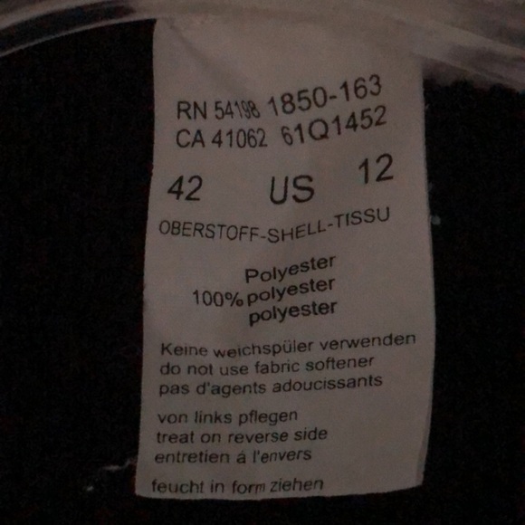 Bogner full zip sweater/fleece skiwear. Two zippered pockets - Picture 8 of 8